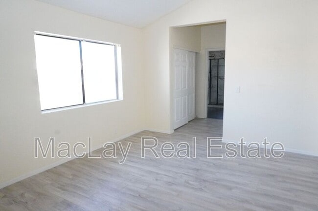 Foto del edificio - 4024 E Hiddenview Dr