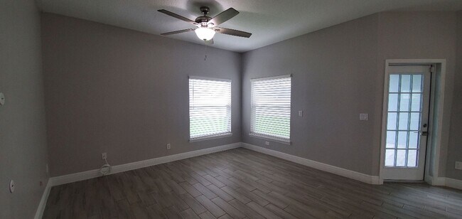 Building Photo - Gorgeous 4-Bedroom, 2-Bathroom Home in Orl...