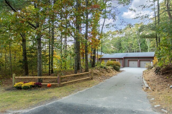 Foto del edificio - 211 Clark Rd