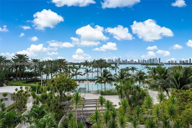 Foto del edificio - 1500 Bay Dr E