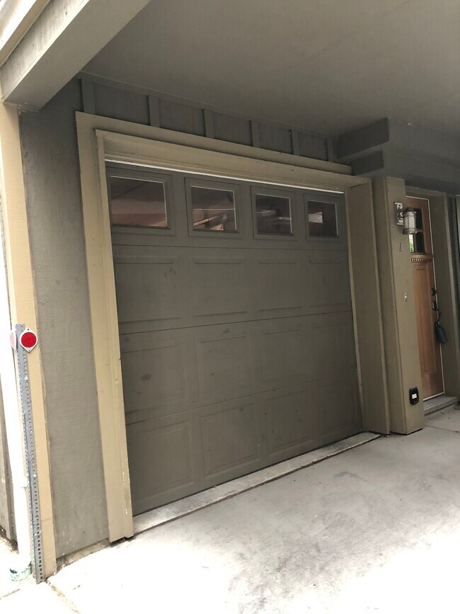Building Photo - 4318 8th Ave NE