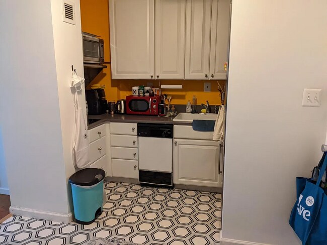 Building Photo - 801 N Pitt St