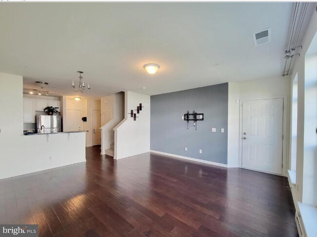 Building Photo - 17026 Beveridge Dr