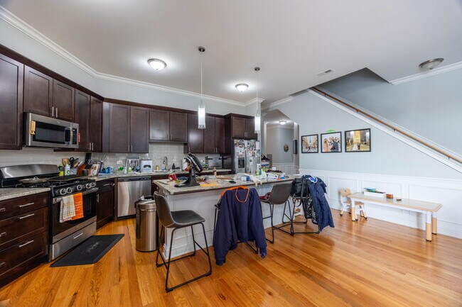 Foto del edificio - 520 N Western Ave