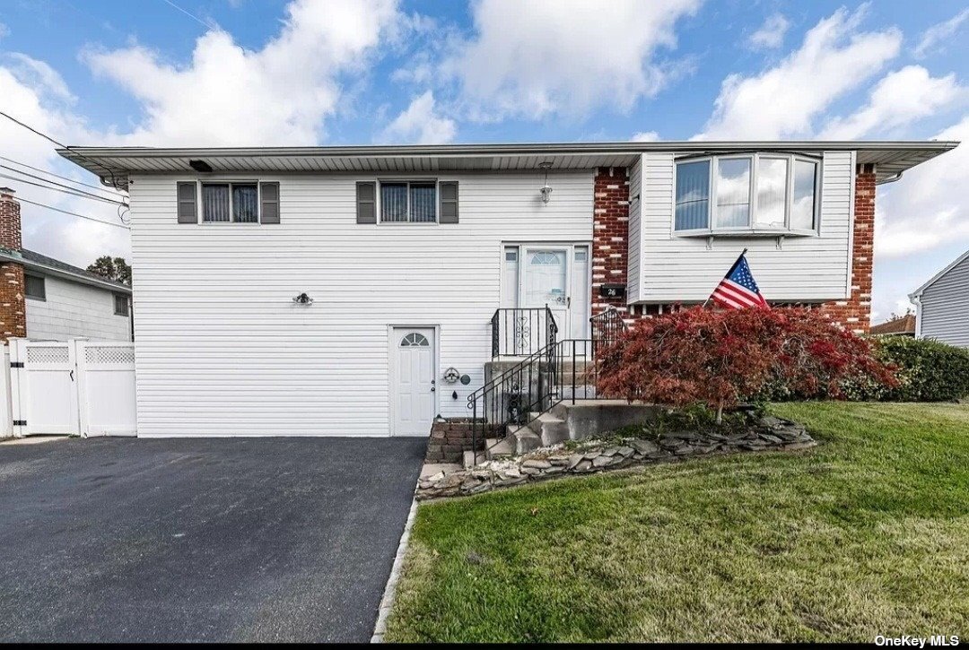 Primary Photo - 26 11th Ave
