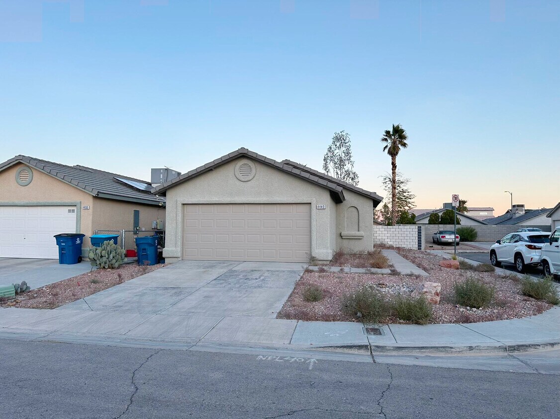 Primary Photo - 4440 Rinker Ln