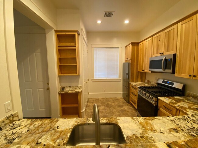 Building Photo - APPLY NOW - 4681 N Ainsley Way