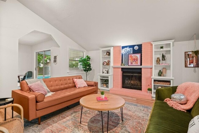 Foto del edificio - 11011 Jordan Ln