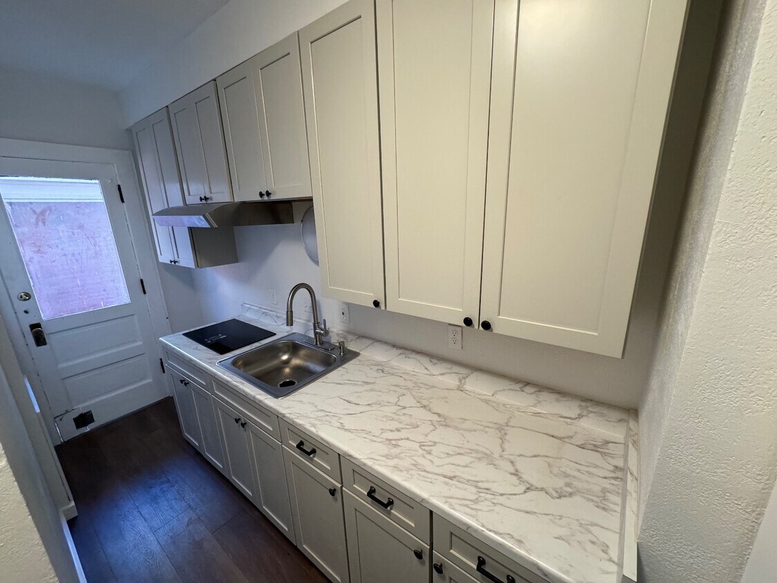 Foto principal - 832 Emerson St