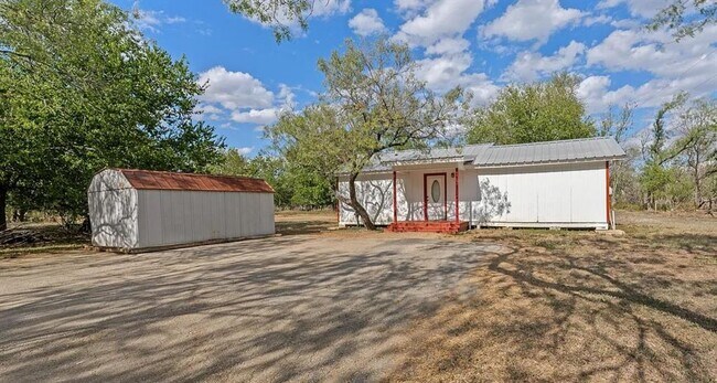Foto del edificio - 301 Tatum Rd