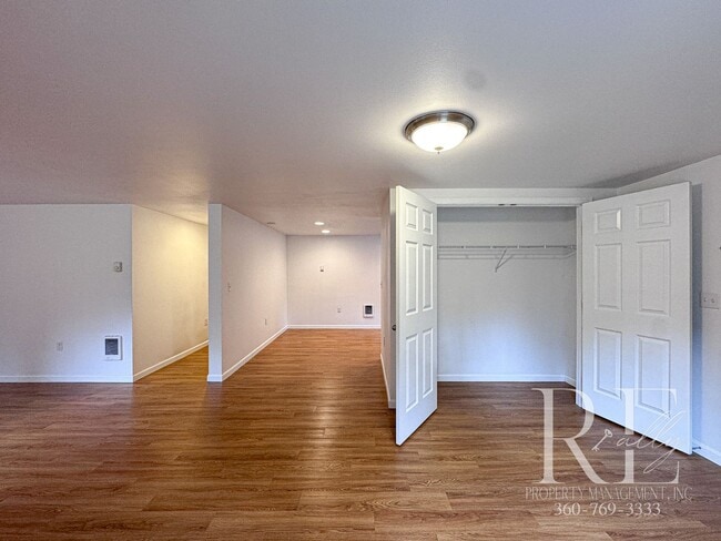 Building Photo - Fully Renovated Lower Unit with Tons of Storage & Extra Parking in Port Orchard