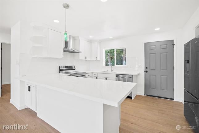 Building Photo - 3 br, 2 bath House - 9355 i 31St Place SW