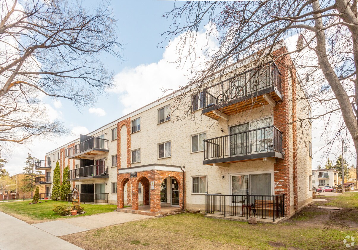 Building Photo - Colonial Place