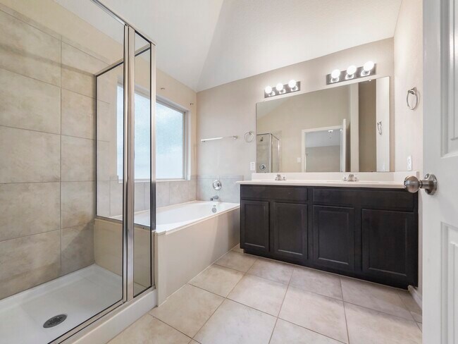 Foto del edificio - 1519 Spencer Glen Ln