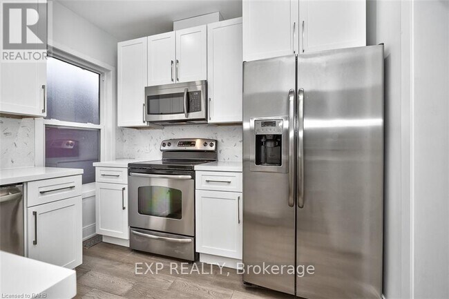 Photo du bâtiment - 734 Cannon St E