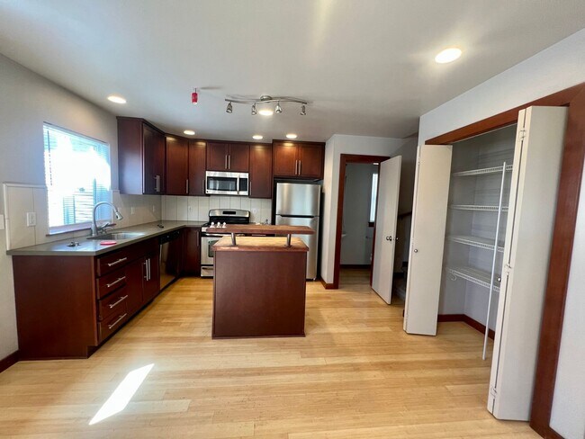 Foto del edificio - 4015 7th Ave NE