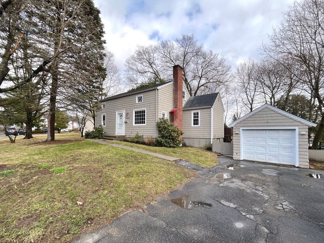 221 Kings Grant Rd, Marlborough, MA 01752 House Rental in Marlborough