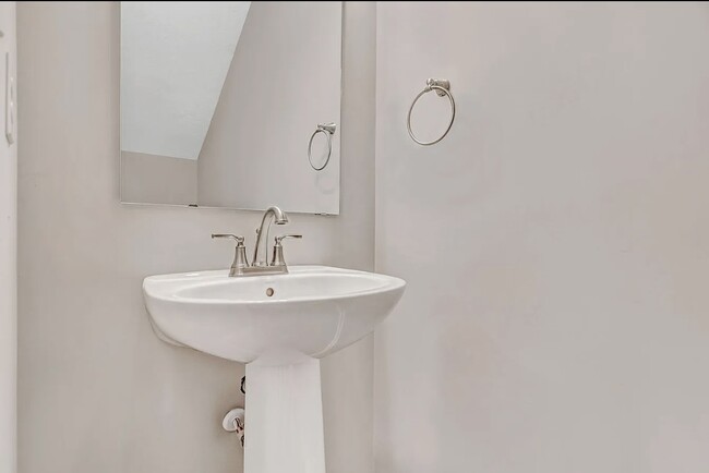powder room - 5857 Parkview Ln