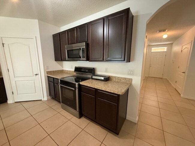 Building Photo - 417 Tower Lake Blvd