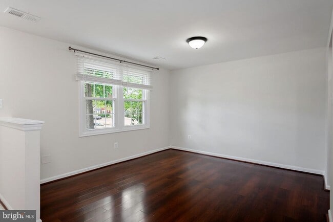 Building Photo - 6324 Lightburn Ct