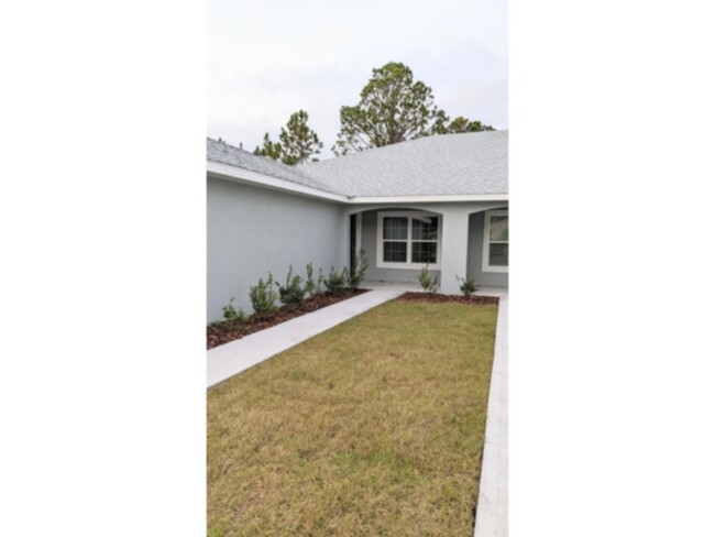 Building Photo - 4 bedroom/2 bath/ 2 car garage Duplex.    ...