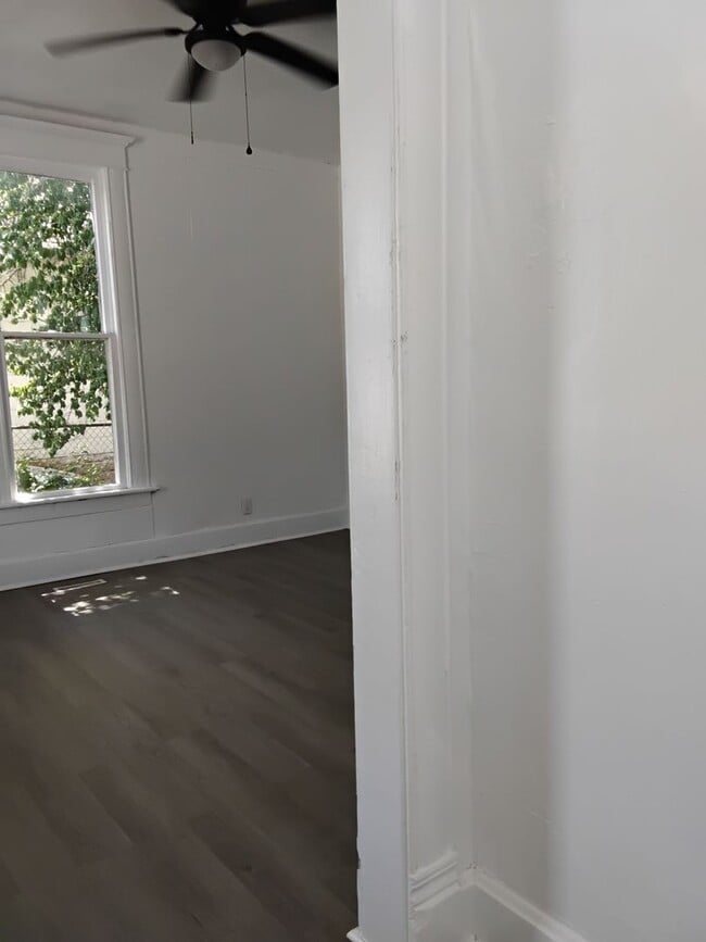 Building Photo - 2 Bed, 1 Bath home for rent