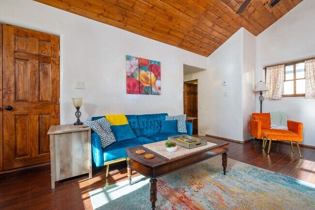 Foto del edificio - 1433 Paseo De Peralta