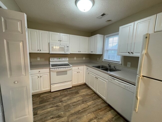 Building Photo - 119 Tillett Ln