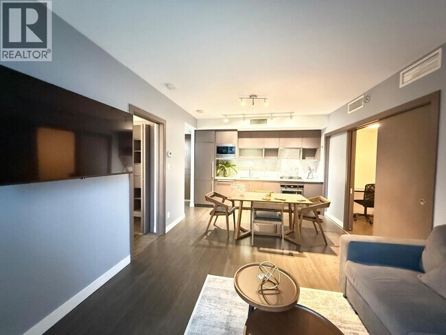 Building Photo - 68 Smithe St