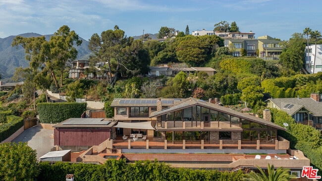 Building Photo - 620 Resolano Dr