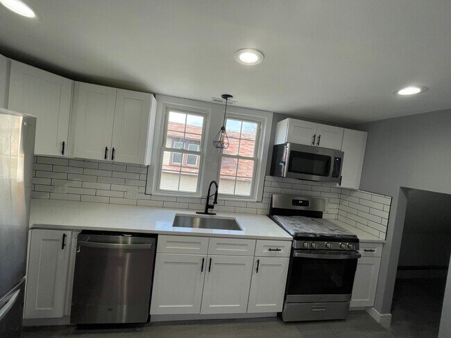 Foto del edificio - 4624 N Springfield Ave