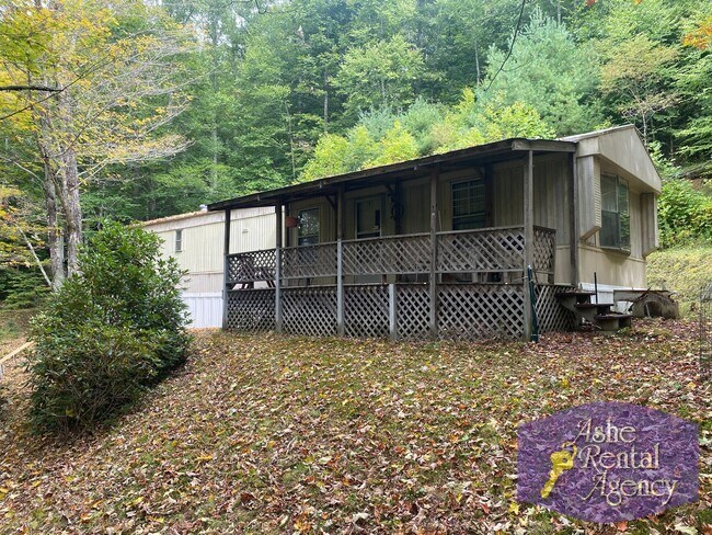 Building Photo - 2 BR/1 BA; Located in Lansing
