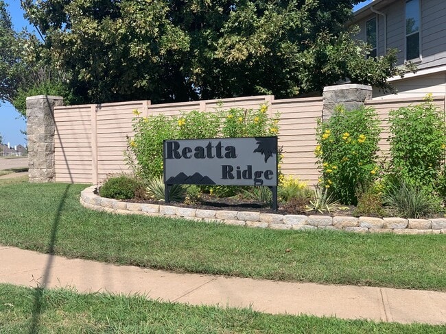 Photo - 3/2 with HUGE Office House