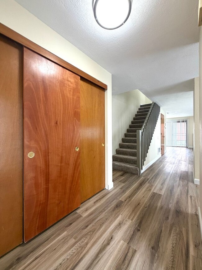 Building Photo - 4463-4463 SW Garden Home Rd