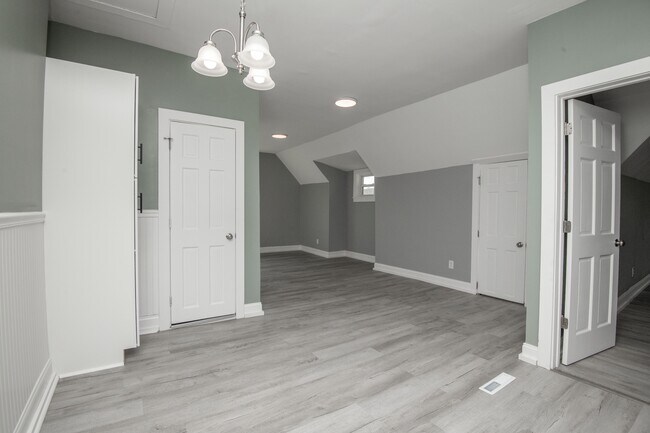 Building Photo - 117 E Glenwood Ave