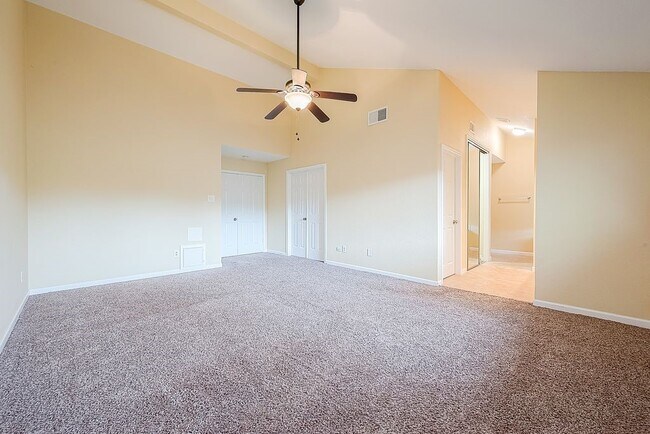 Foto del edificio - 2039 Shorewood Ln