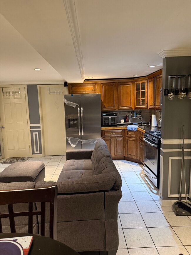 Building Photo - 32 Paerdegat 2nd St