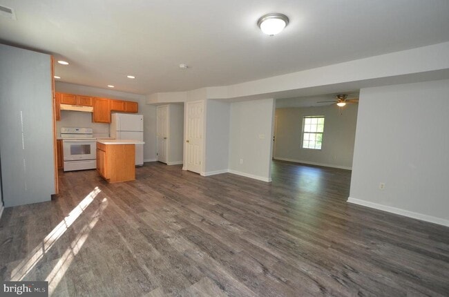 Building Photo - 1161 Gwynne Ave