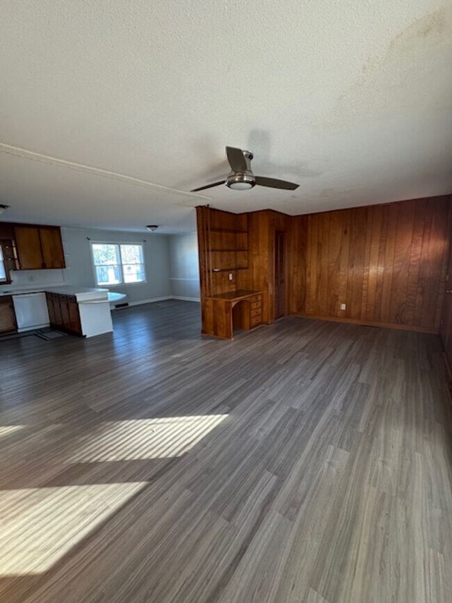 Foto del edificio - 123 Bear Creek Rd