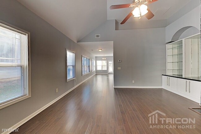 Building Photo - 6048 Park Close