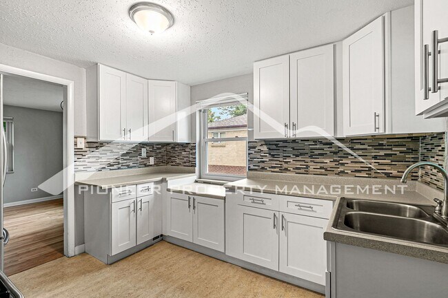 Foto del edificio - Spacious Home with Washer/Dryer and Fenced Yard