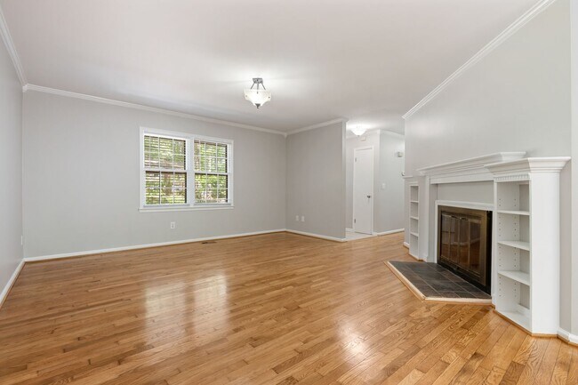 Foto del edificio - Renovated 3 Bed Ranch Style with large Fenced-in yard!