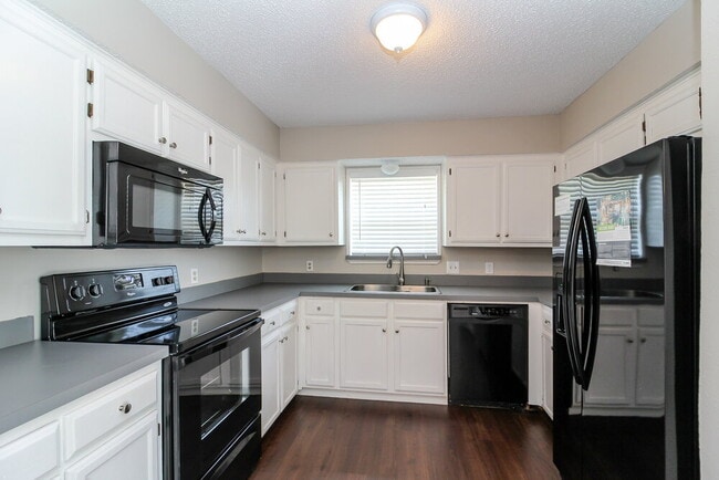 Foto del edificio - 6419 Twin Spruce Ct