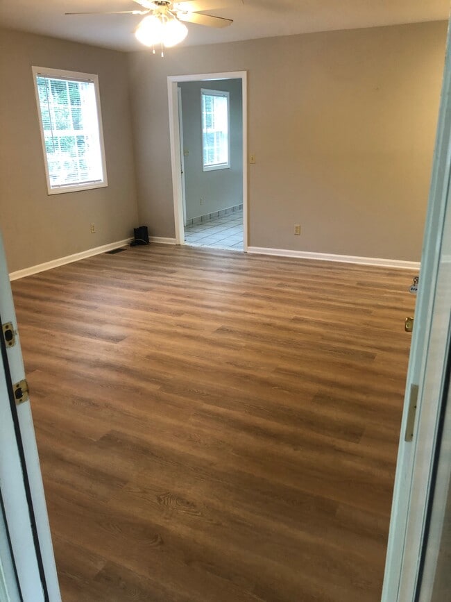 Foto del edificio - 254 Sloans Grove Rd