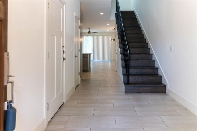 Building Photo - 204 Conservation Dr