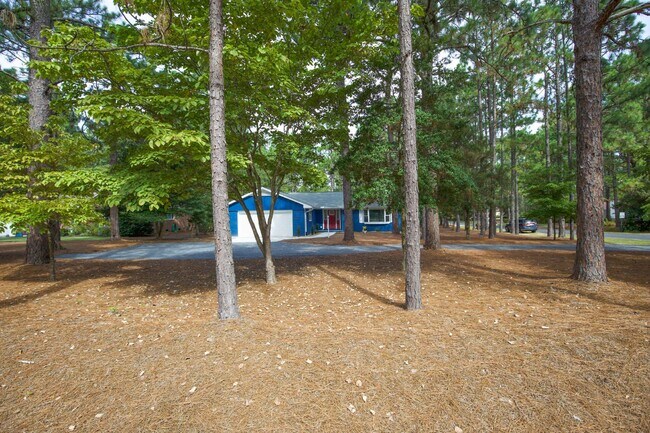 Foto del edificio - Gorgeous Fully Renovated 3 bedroom home in the Heart of Whispering Pines