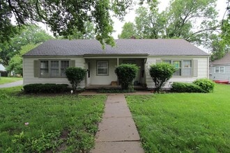 Building Photo - 4403 S Parkway Dr