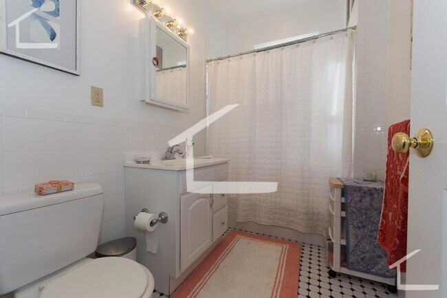 Foto del edificio - Beautiful, sunny, renovated 1 bed near Gre...