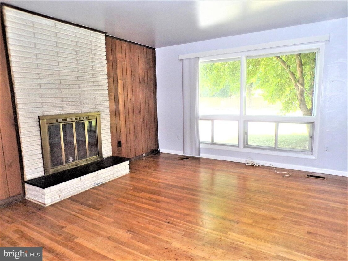 Primary Photo - 6005 Hillmeade Rd