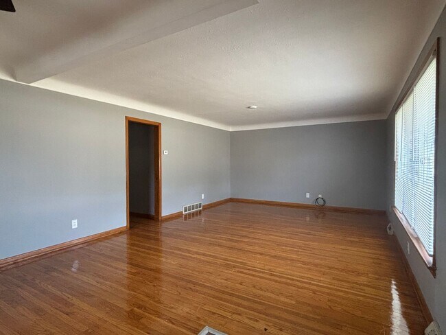 Foto del edificio - 3 Bedroom Updated Ranch